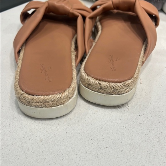 Universal Thread Tan Bow Sandals - Picture 3 of 6